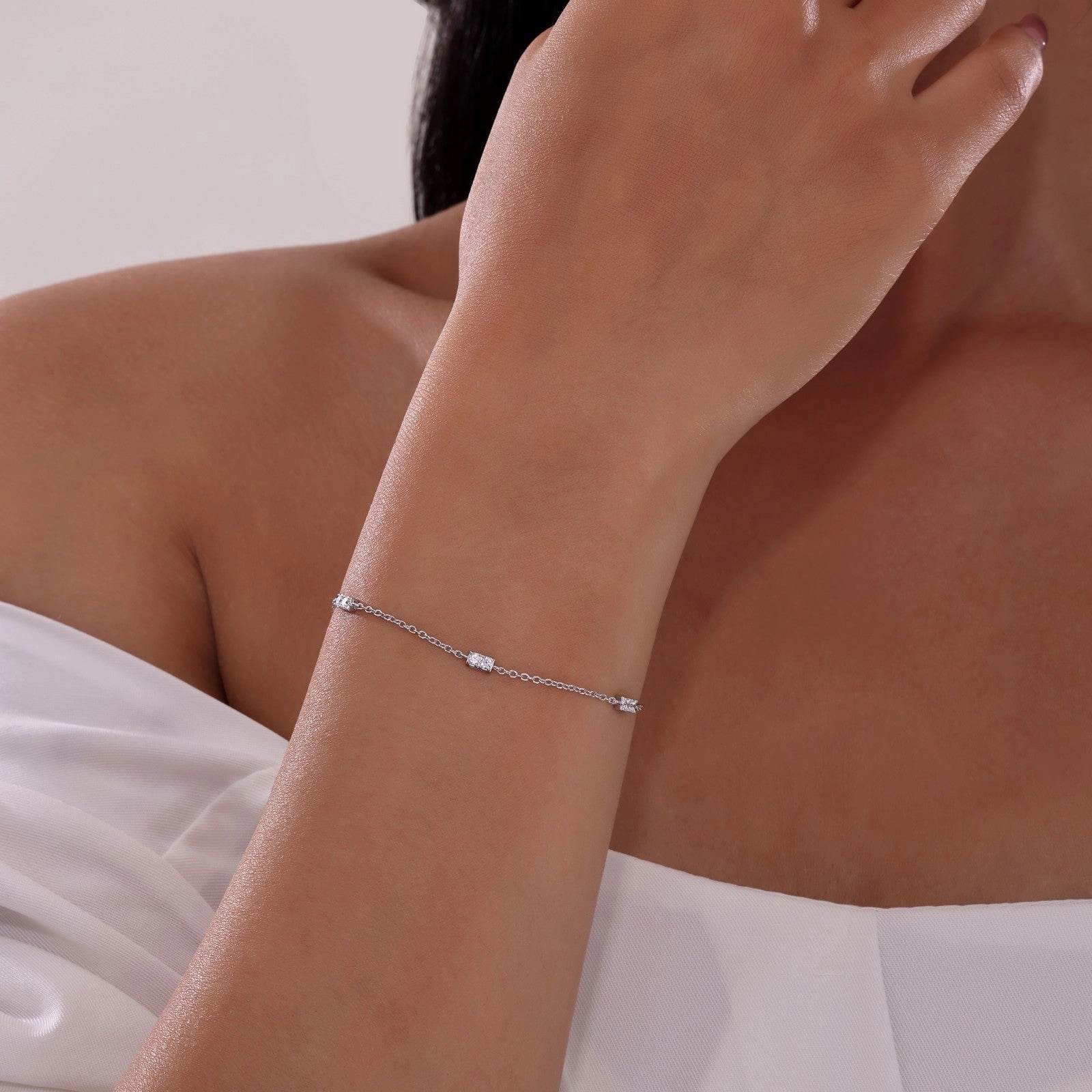 0.55 CTW Station Bracelet B0192CLP78