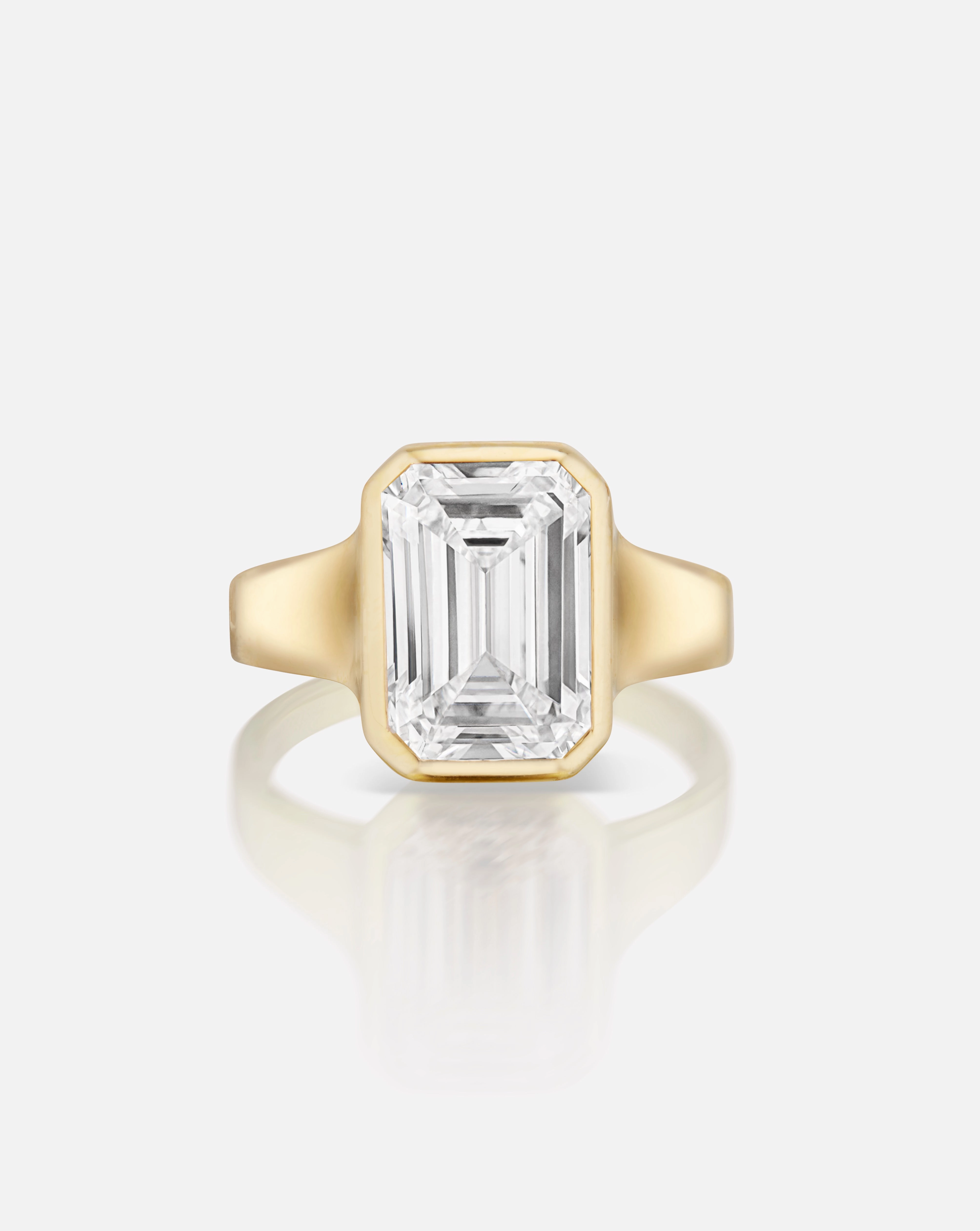 4.03 Emerald Lab Diamond in Paragon Bezel