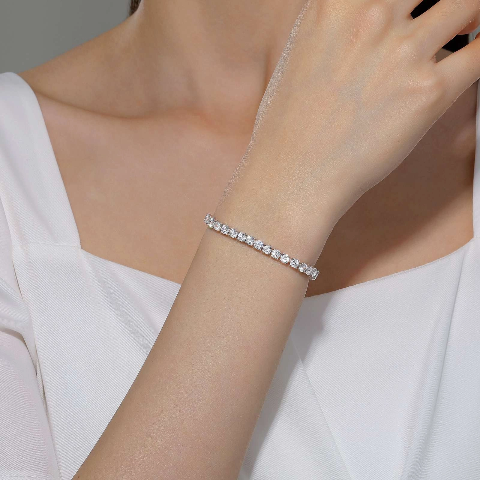 Classic Tennis Bracelet B0176CLP65