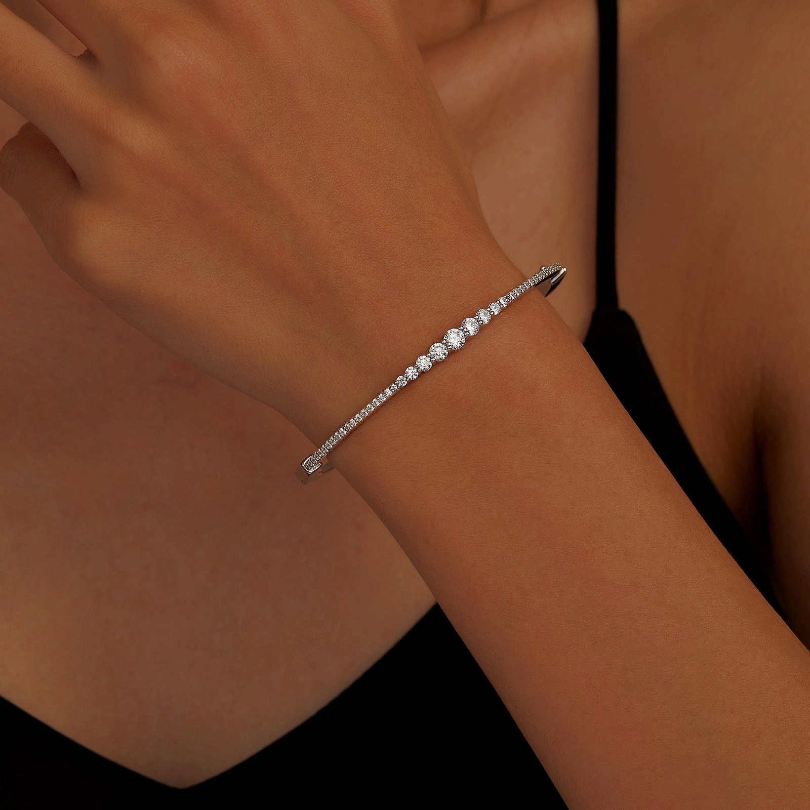 Graduated Bangle Bracelet B0181CLP65