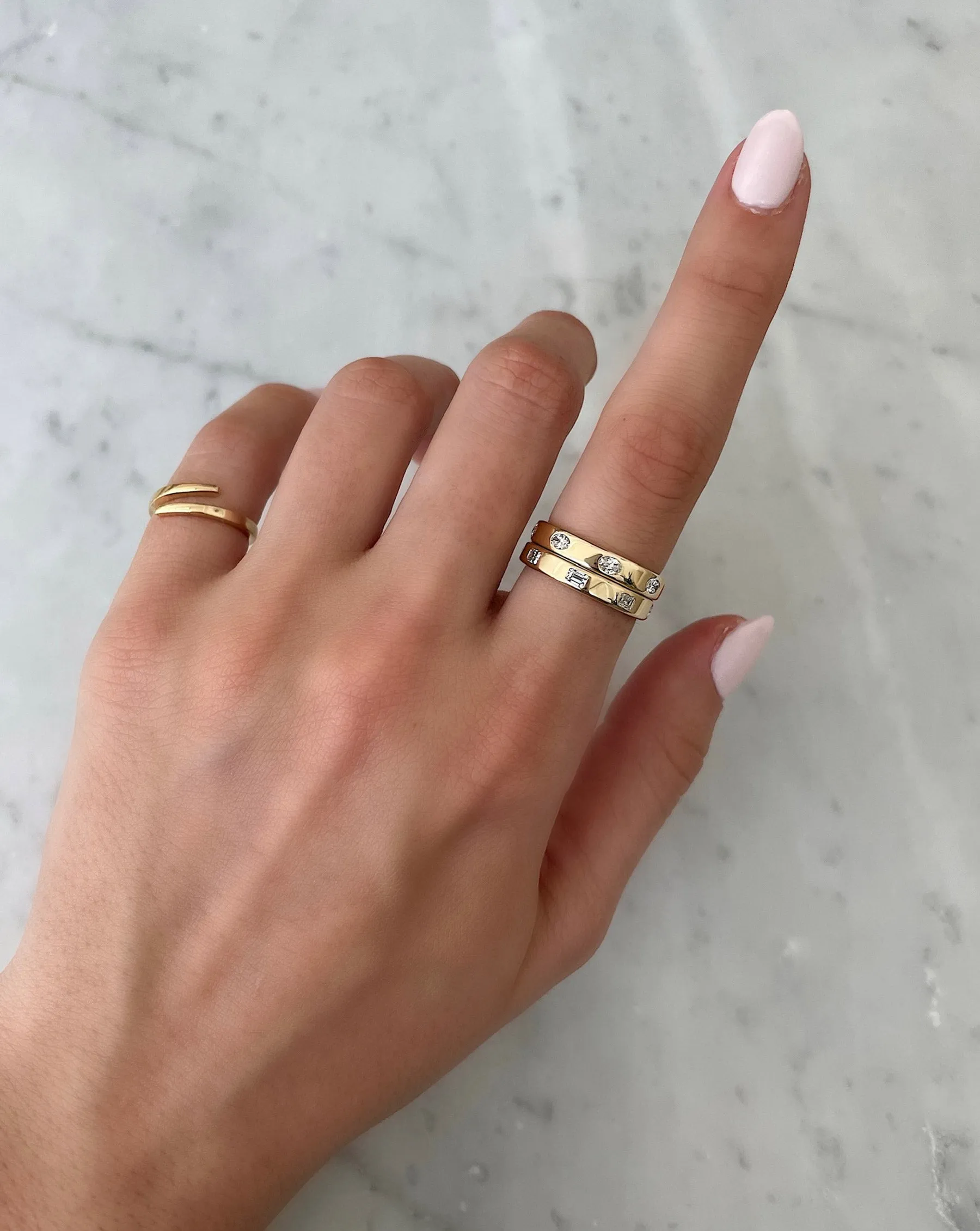 Oval Luxe Inlay Eternity Band