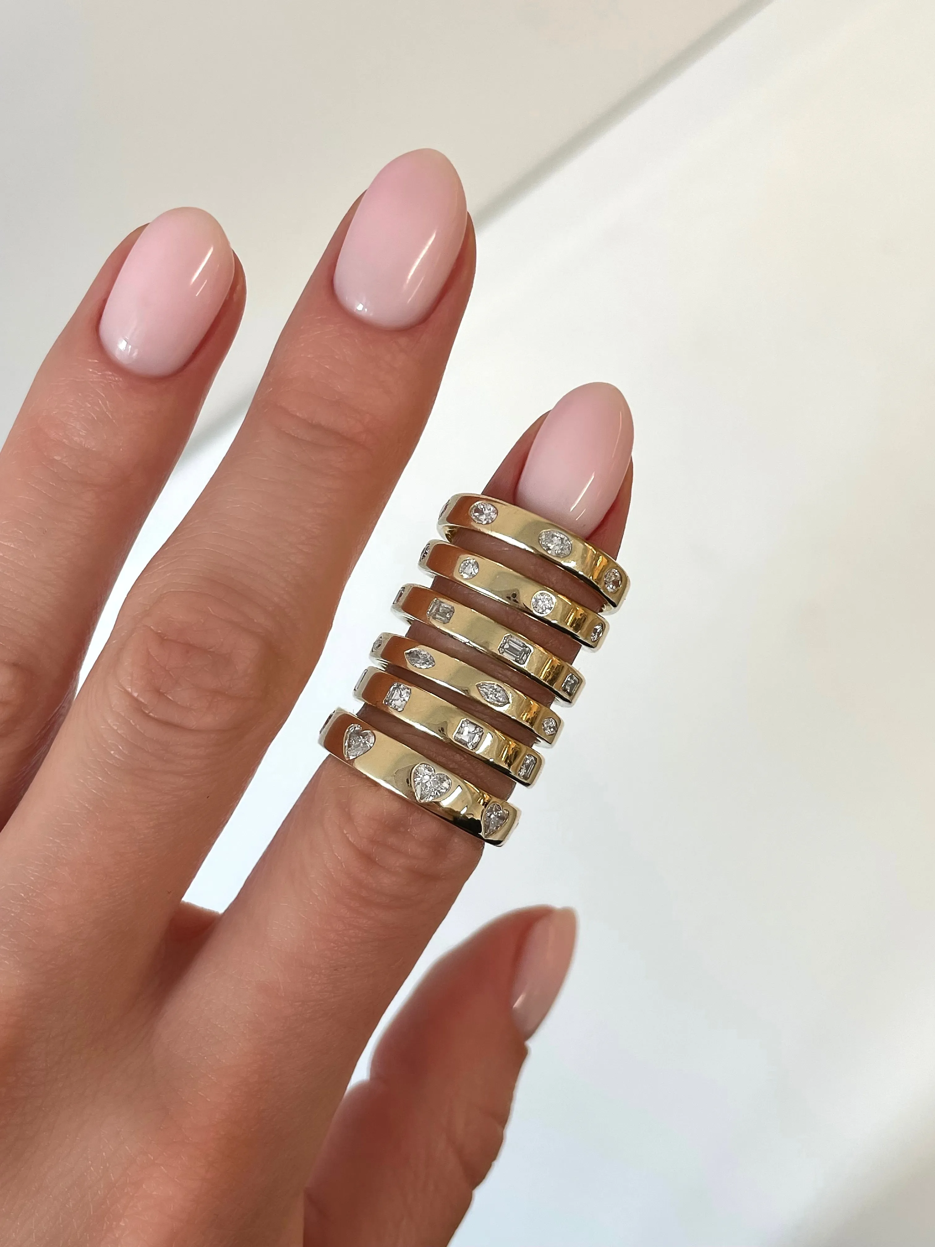 Round Luxe Inlay Eternity Band